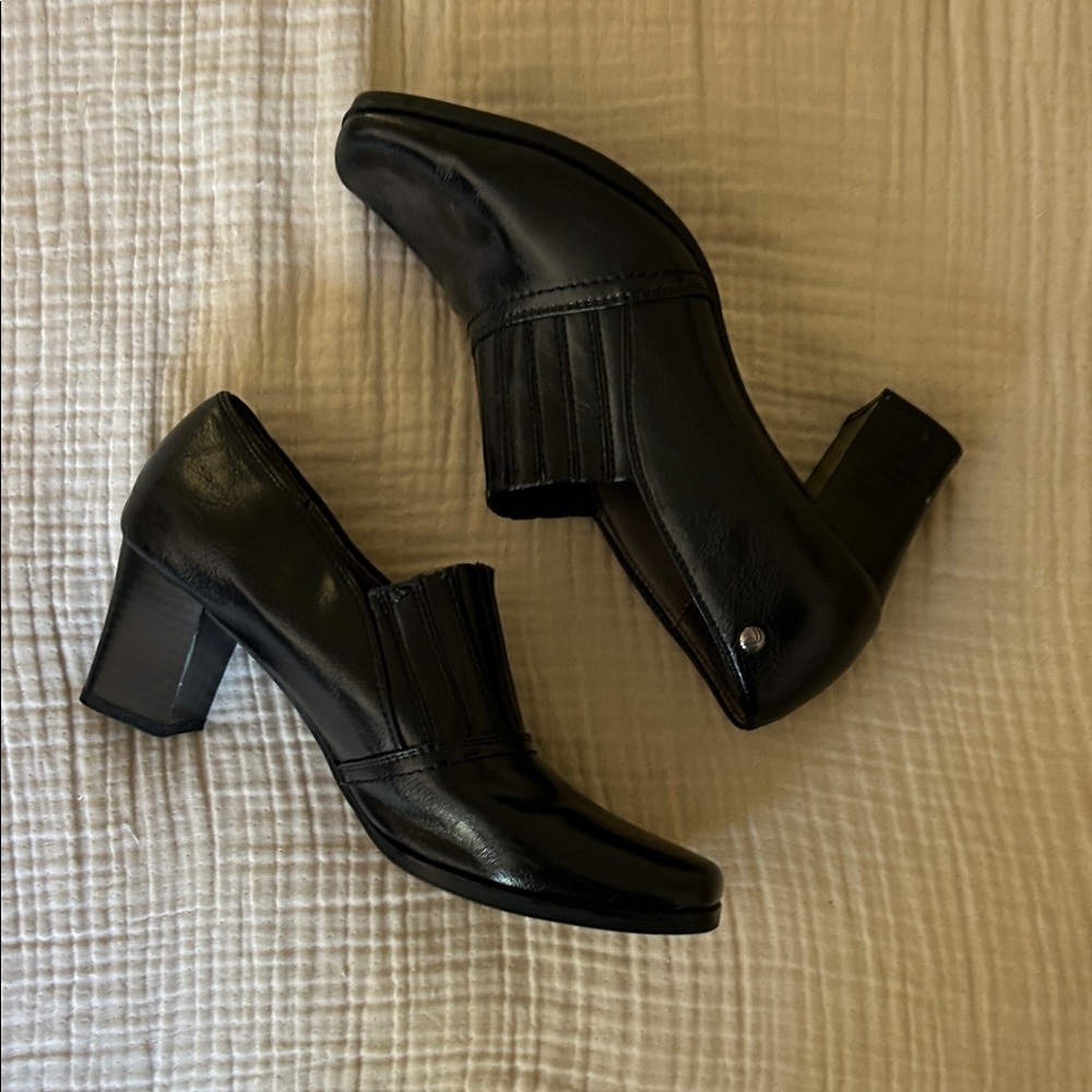 Life Stride Black Slip-On Block Heel Dress Shoes